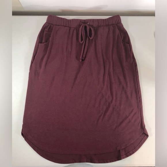 Zenana Outfitters Dresses & Skirts - Zenana Comfortable Lightweight High Lo Drawstring Casual Dark Burgundy Skirt XL